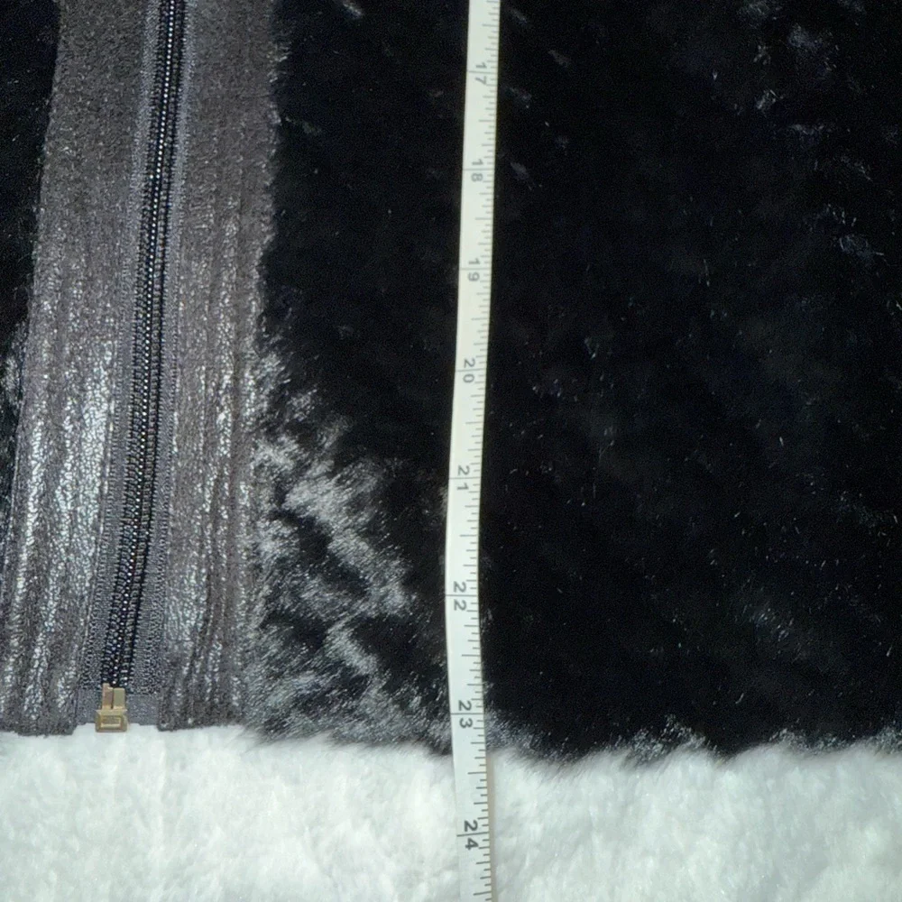 2 x 20$ Ruby Rd. Black Faux Fur Vest Size PM